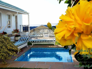 Gordon's Beach Lodge