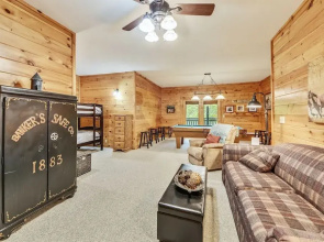 Horsin' Around 3 Bedroom Cabin by Redawning