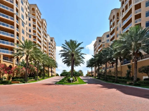 Stunning Beach Front 3 Bd Apartment @ Clearwater Belle Harbor 401