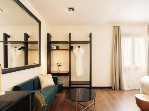 La França Travellers - Adults Only