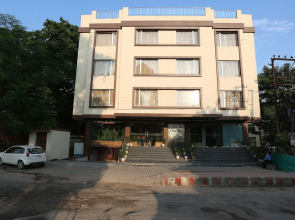 Capital O 18921 Hotel Yelchiko