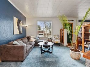 4BR Chalet with Seasonal Pool Hot Tub