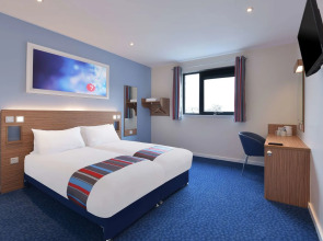 Travelodge Edinburgh Airport Ratho Station