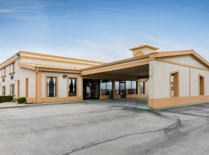 Quality Inn & Suites Bloomington University Area