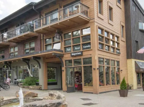 Luxury 3 Bedroom Condo in the Heart of Vail Village