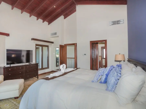 Pristine Bay 4033 4 Bedroom Home by RedAwning