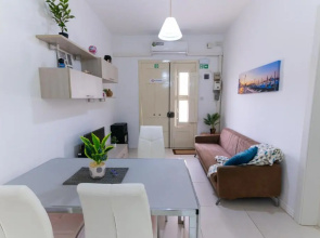 Seaside Cosy Maisonette- 2 mins from sea