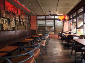 Rambuttri Village Inn & Plaza