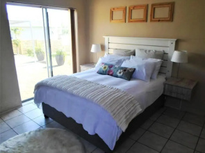 Cenikma Guest Suites - Couples Room