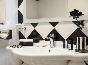 AX The Victoria Hotel