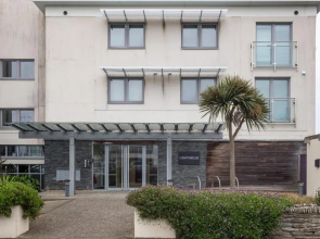 Ground Floor 2-Bedroom Apartment - Fistral Beach