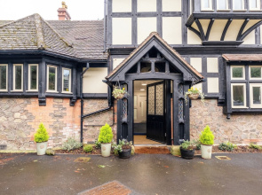 Beautiful 2 Bedroom Apartment in Malvern