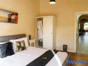 Solaris - 4 bedrooms (sleeps 8+2 kids) Ghasri village