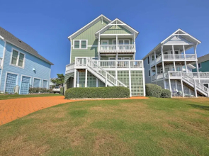 Manteo Waterfront Resort Home w/ 30-ft Dock!