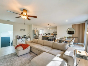 Inviting Columbus Home w/ Deck: 7 Mi to Downtown!