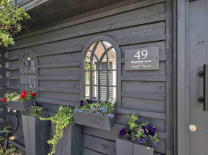 Garden Room With Parking By My Getaways