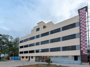 OYO 22105 Hotel Half Moon Inn