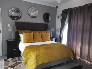 Roxy's Rest Guest House