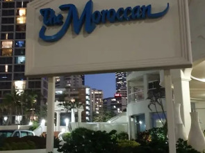 Resort-Style Apartment Opposite Beach