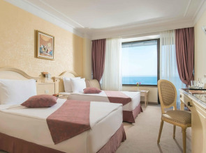 Palace Hotel - Sunny Day Resort