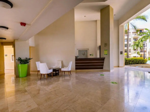 3BR 3BA Duplex w Amazing Views Pool Amenities