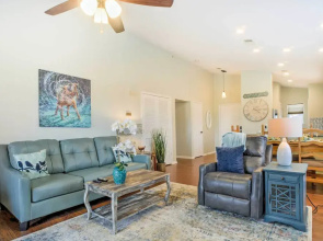 Holiday Hills Resort Condo: 3 Mi to Branson Strip!