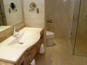 Guangdong Hotel-Free Shuttle & Registration Counter Service during Canton Fair