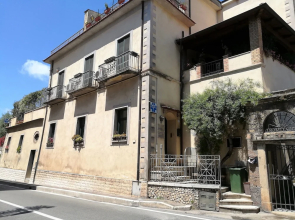 Dinky Home Air-conditioned Penthouse With sea View Terrace