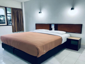 Hotel Live Max Yokohama Motomachi Ekimae