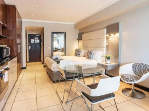 Studio close to CTICC w Fast WIFI & Secure Parking