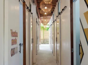 Sip Sunset Hostel and Lounge