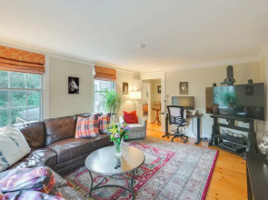 < 1 Mi to Dtwn Salem: Apt w/ Shared Patio & Yard!