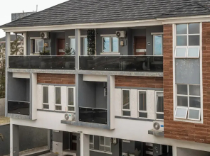 George Residence Nike Art Gallery Rd