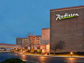 Hotel RL Cleveland Airport West