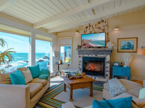 Surfscape Beach House, Private Beach & Ocean views