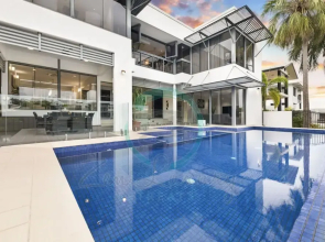 Zenlux Waterfront Mansion Infinity Pool Cinema