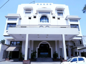 Hotel Rajmahal