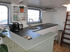 Private Lodge on Houseboat Amsterdam