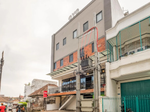 RedDoorz Plus @ Doorman Guest House