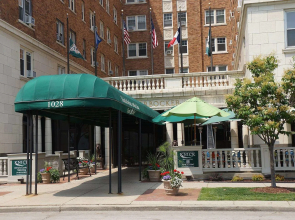 The Knickerbocker on the Lake