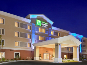 Holiday Inn Express Suites Sumner by IHG