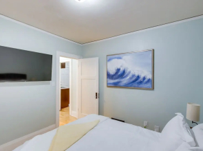 Updated Milwaukee Home, 3 Mi to Lake Michigan!