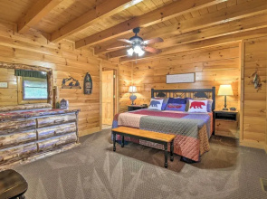 'cubbies Cabin' w/ Hot Tub ~ 7 Mi to Dollywood!