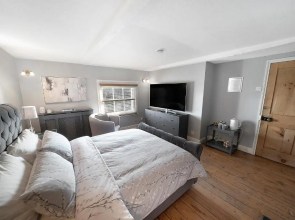 Private Room with En-suite, City Centre With Free On Site Parking