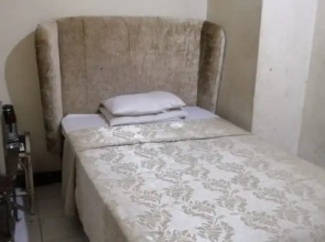 Hotel Metro by OYO Rooms