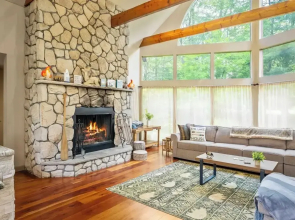 Lake Harmony Chalet w/ Hot Tub & Arcades Near Beaches, Ski & Trails Everpine Lodge by Avantstay