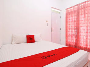 RedDoorz near Terminal Tirtonadi
