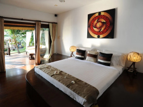 All Inclusive 4 Bedroom Beach Front