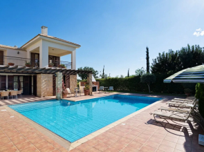 3 bedroom Villa Anarita 64 with private L-shaped pool, beautiful gardens, near resort village square