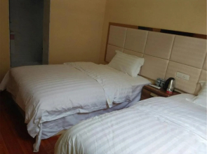 Langzhong Jixing Inn